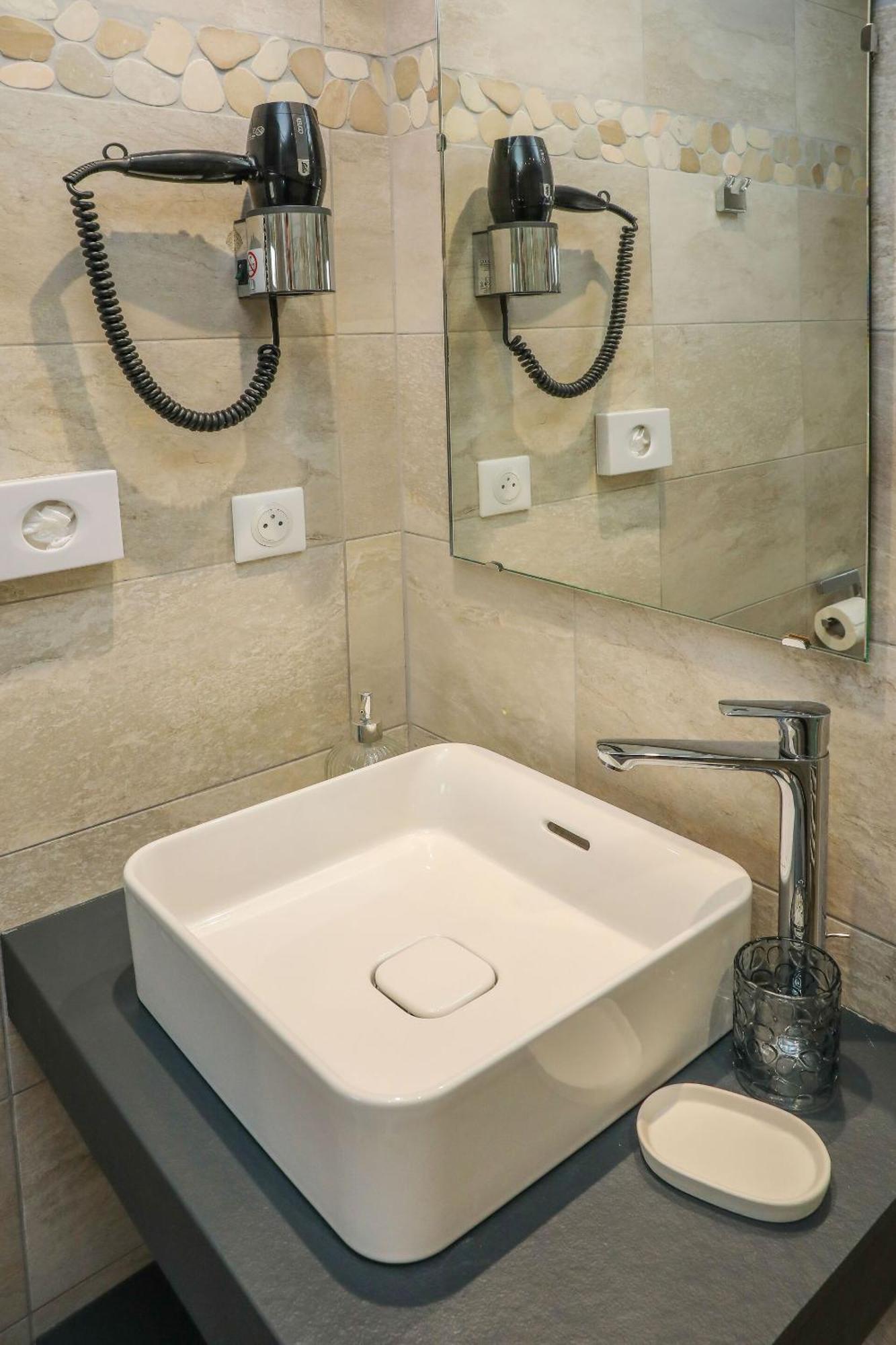 Hotel O Chiroulet Bagneres-de-Bigorre Room photo